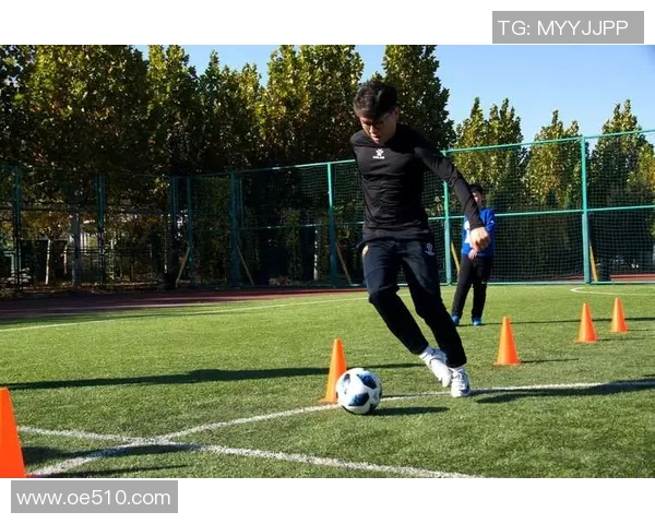 足球明星的独特癖好揭秘他们的生活趣味与训练习惯大盘点